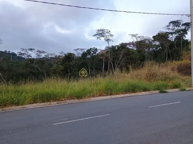 Terreno com 330m², à venda, no bairro Casa de Pedra em Volta Redonda