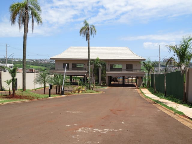 Terreno com 275m², à venda, no bairro Cond. Golden Park II em Londrina