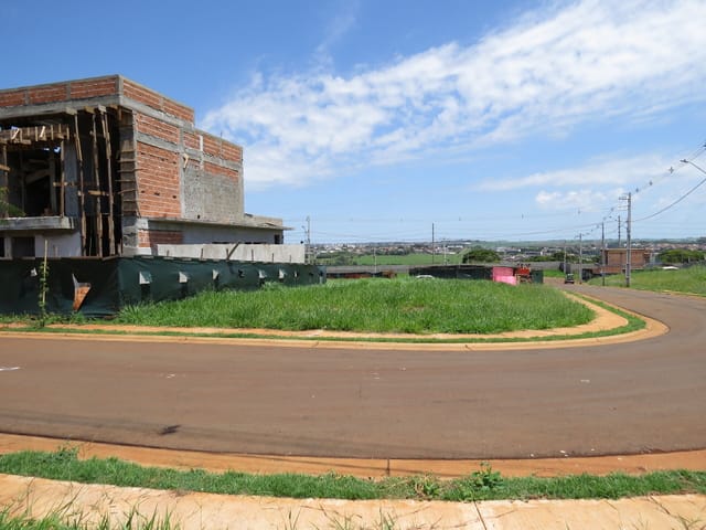 Terreno com 275m², à venda, no bairro Cond. Golden Park II em Londrina