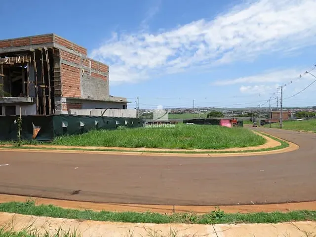Terreno com 275m², à venda, no bairro Cond. Golden Park II em Londrina