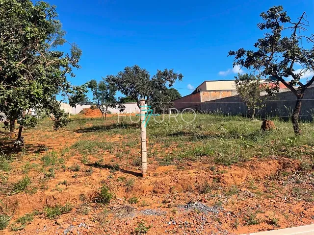 Terreno com 666m², à venda, no bairro Setor Habitacional Jardim Botânico em Brasília