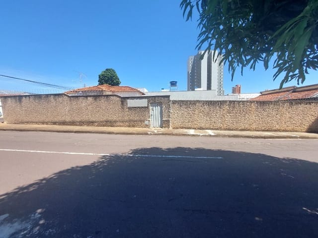 Terreno com 440m², à venda, no bairro Jardim Perola em Birigui