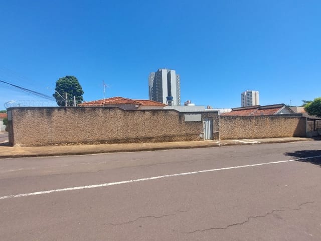 Terreno com 440m², à venda, no bairro Jardim Perola em Birigui