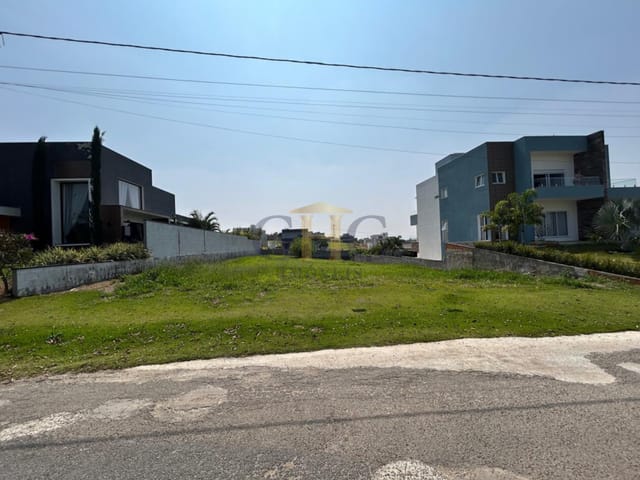 Terreno com 1000m² 3 quartos e 4 banheiros, à venda, no bairro Residencial Fazenda Alta Vista em Salto de Pirapora