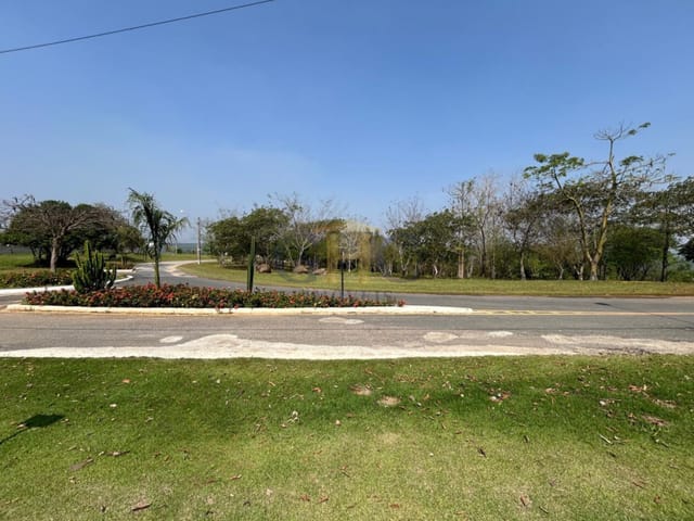 Terreno com 1000m² 3 quartos e 4 banheiros, à venda, no bairro Residencial Fazenda Alta Vista em Salto de Pirapora