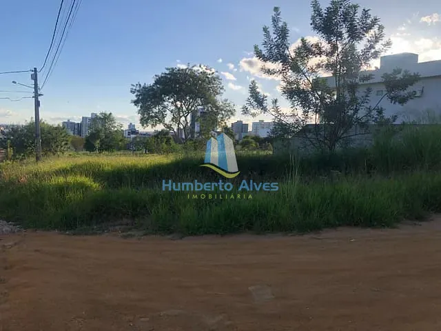 Terreno com 428m², à venda, no bairro Candeias em Vitória da Conquista