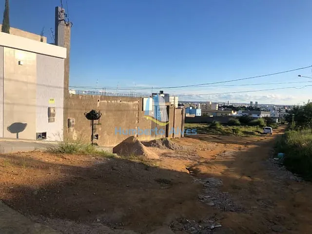 Terreno com 428m², à venda, no bairro Candeias em Vitória da Conquista