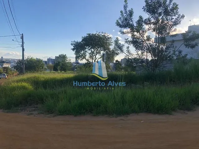 Terreno com 428m², à venda, no bairro Candeias em Vitória da Conquista