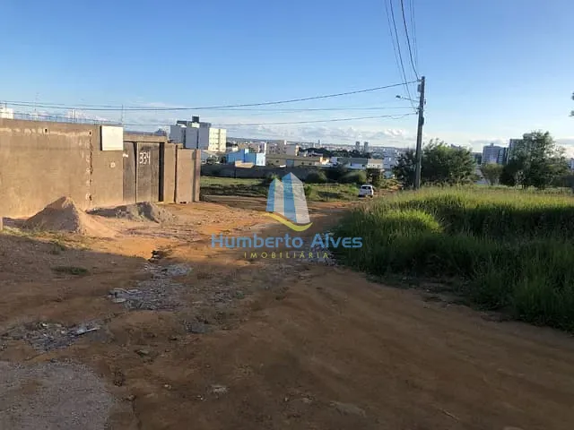 Terreno com 428m², à venda, no bairro Candeias em Vitória da Conquista