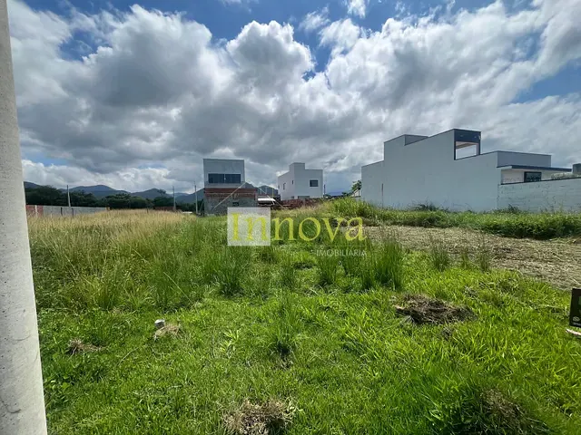 Terreno com 150m², à venda, no bairro Loteamento Portal dos Pássaros em Caraguatatuba