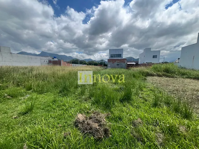 Terreno com 150m², à venda, no bairro Loteamento Portal dos Pássaros em Caraguatatuba