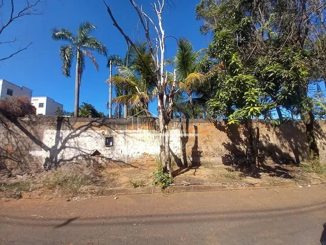 Terreno com 1600m², à venda, no bairro Chácaras Tubalina e Quartel em Uberlândia