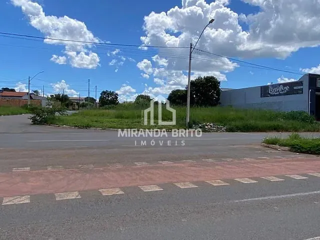 Terreno com 581m², à venda, no bairro Conjunto Habitacional Jardim Sabiá em Senador Canedo