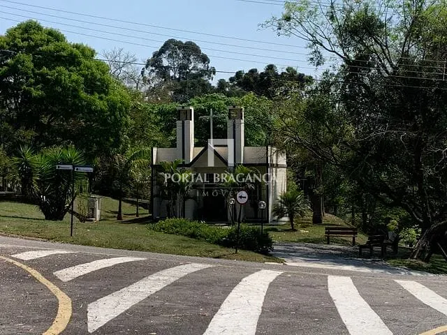 Terreno com 1800m², à venda, no bairro Condomínio Jardim das Palmeiras em Bragança Paulista