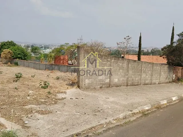 Terreno com 1345m², à venda, no bairro Chacará Flor do Estado em Guaxupé