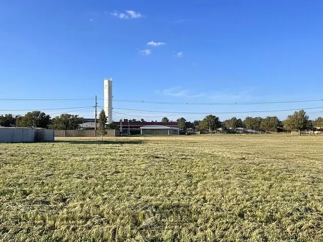 Terreno com 733m², à venda, no bairro Residencial Portal do Sol em Holambra