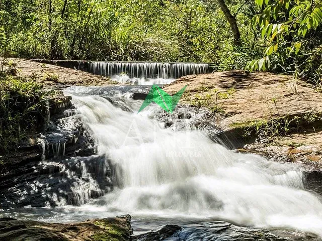 Terreno com 275m², à venda, no bairro Jardins Capri em Senador Canedo