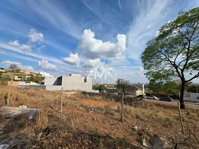 Terreno com 545m², à venda, no bairro Setor Gentil Meireles em Goiânia