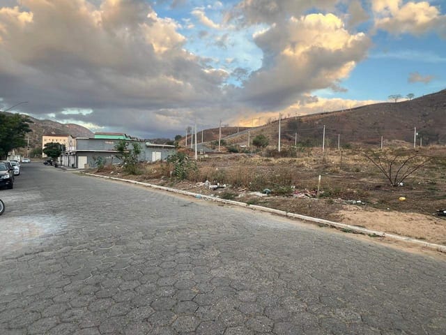 Terreno com 200m², à venda, no bairro Vale do Sol IIl em Governador Valadares