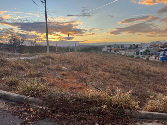 Terreno com 200m², à venda, no bairro Vale do Sol IIl em Governador Valadares