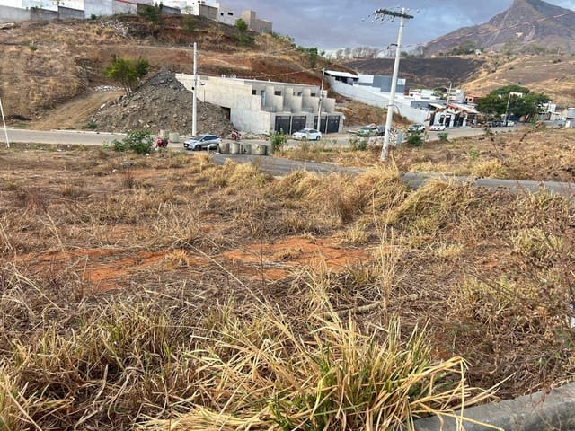 Terreno com 200m², à venda, no bairro Vale do Sol IIl em Governador Valadares