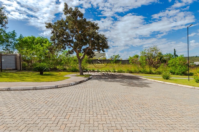 Terreno com 2500m², à venda, no bairro Park Way em Brasília