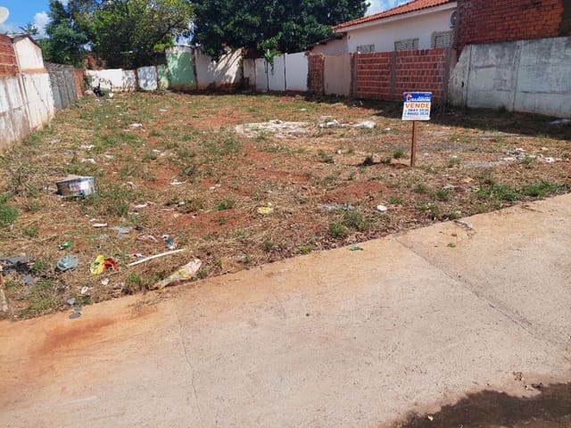 Terreno com 342m², à venda, no bairro Jardim Perola em Birigui