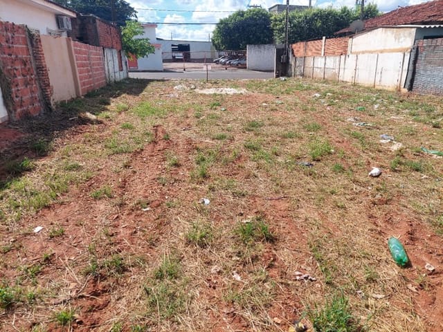 Terreno com 342m², à venda, no bairro Jardim Perola em Birigui