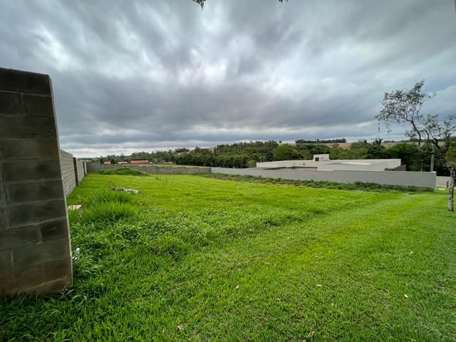 Terreno com 1350m², à venda, no bairro Condomínio Estancia Cabral em Cambé