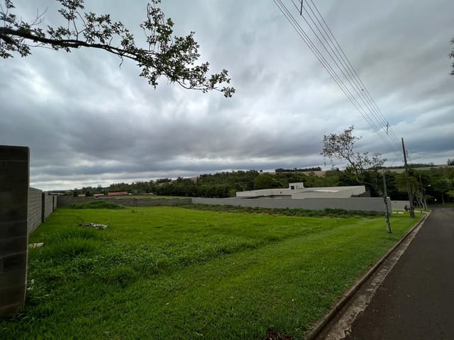 Terreno com 1350m², à venda, no bairro Condomínio Estancia Cabral em Cambé