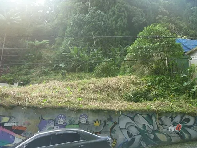 Terreno à venda, no bairro Castelanea em Petrópolis