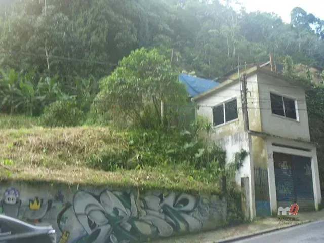Terreno à venda, no bairro Castelanea em Petrópolis