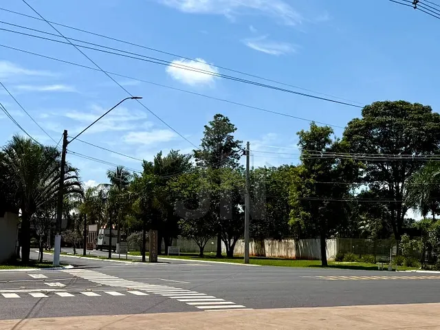 Terreno com 1300m², à venda, no bairro Village Bandeirantes em Jardinópolis