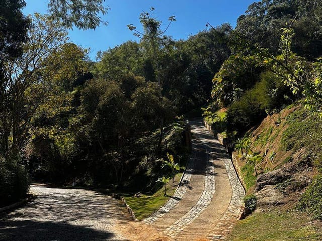 Terreno com 3786m², à venda, no bairro Samambaia em Petrópolis