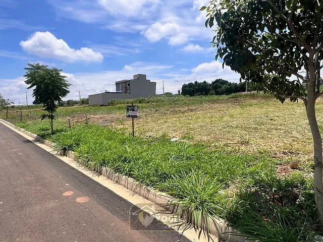 Terreno com 256m², à venda, no bairro Residencial Europa em Holambra