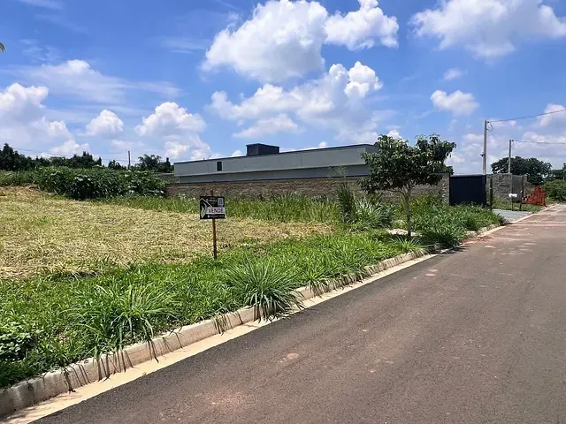 Terreno com 256m², à venda, no bairro Residencial Europa em Holambra