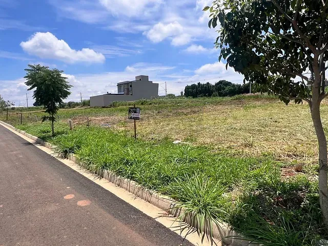 Terreno com 256m², à venda, no bairro Residencial Europa em Holambra
