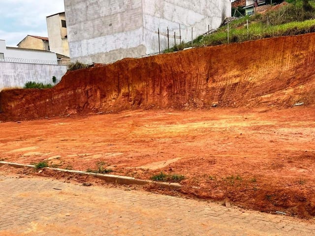 Terreno com 240m², à venda, no bairro vale do sol 2 em Governador Valadares