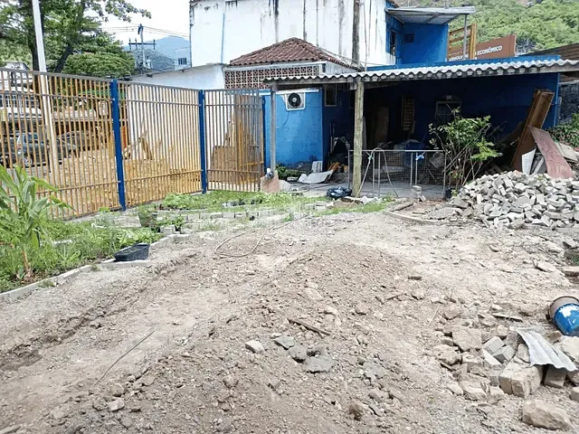Terreno com 396m², à venda, no bairro Centro em Guapimirim