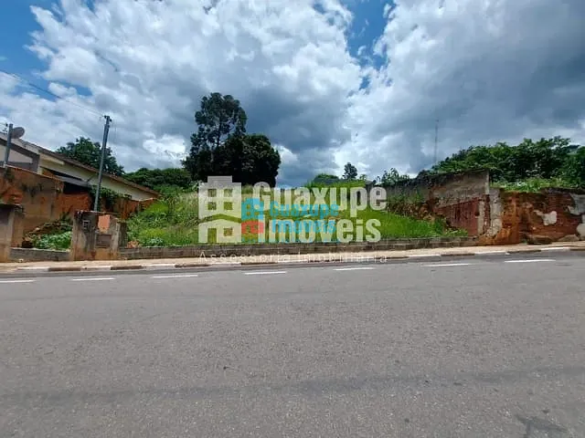 Terreno com 900m², à venda, no bairro Vila Coragem em GUAXUPÉ
