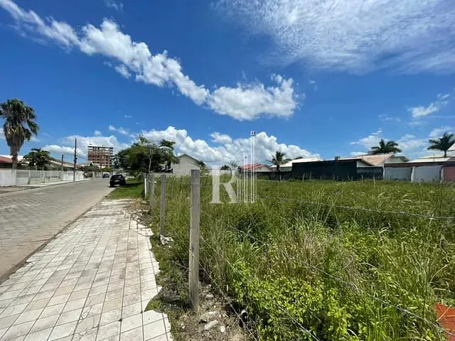 Terreno com 522m², à venda, no bairro Centro em Tijucas