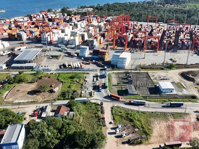 Terreno com 368m², à venda, no bairro Bamerindus em Itapoá