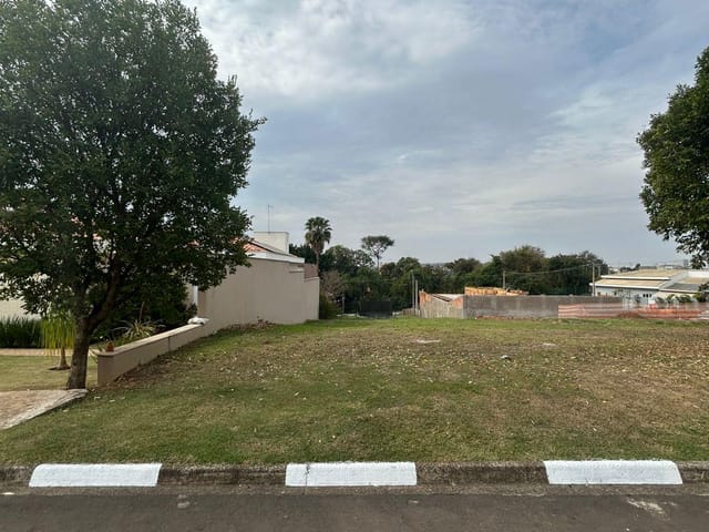 Terreno á venda, Residencial DAMHA!