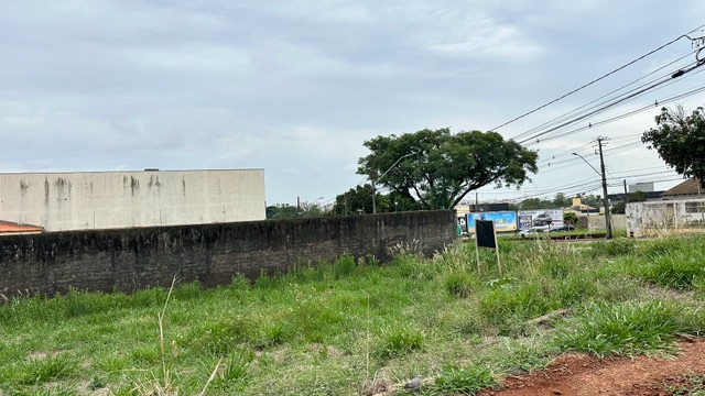 Terreno com 541m², à venda, no bairro Parque Residencial Alcântara em Londrina
