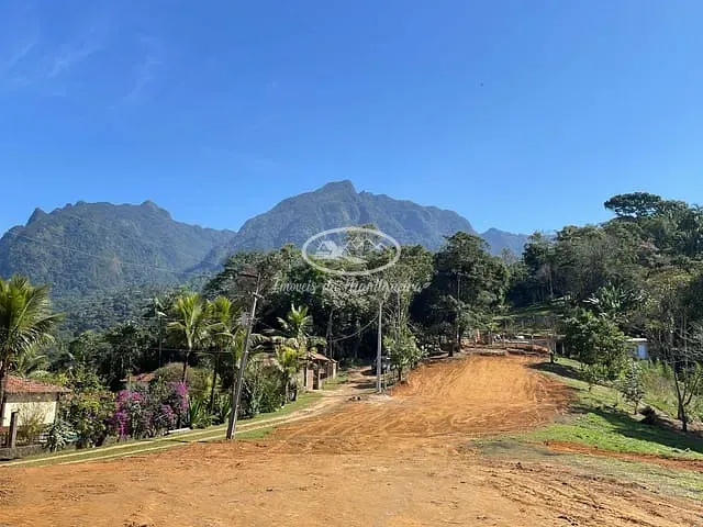 Terreno com 1110m², à venda, no bairro Fazendinha (Penedo) em Itatiaia
