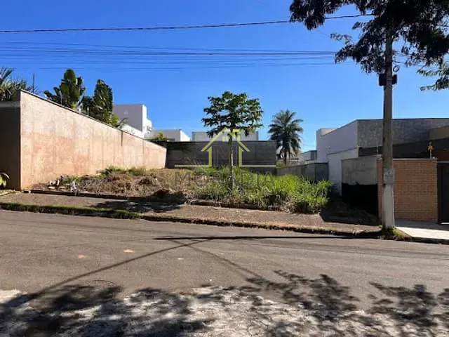 Terreno com 420m², à venda, no bairro Nova Floresta II em Guaxupé