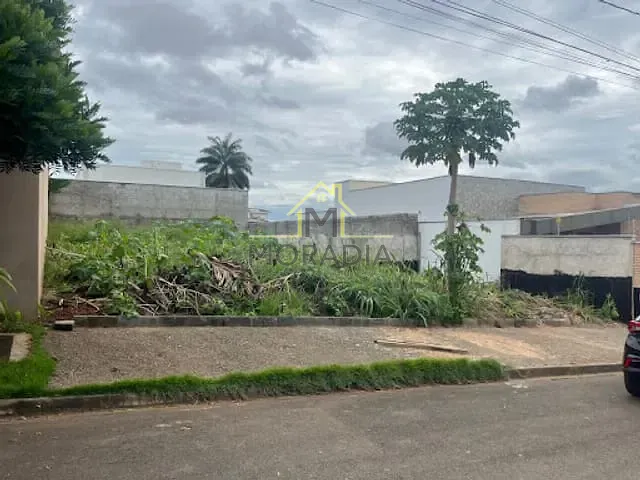 Terreno com 420m², à venda, no bairro Nova Floresta II em Guaxupé