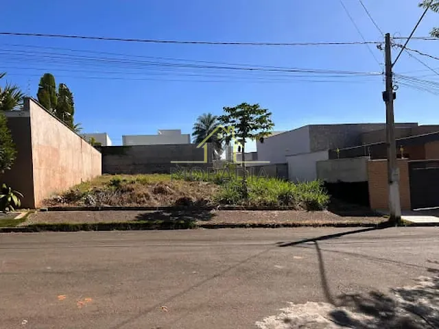 Terreno com 420m², à venda, no bairro Nova Floresta II em Guaxupé