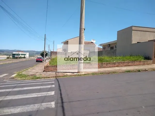 Terreno com 300m², à venda, no bairro Pompéia 2 em Jacarezinho