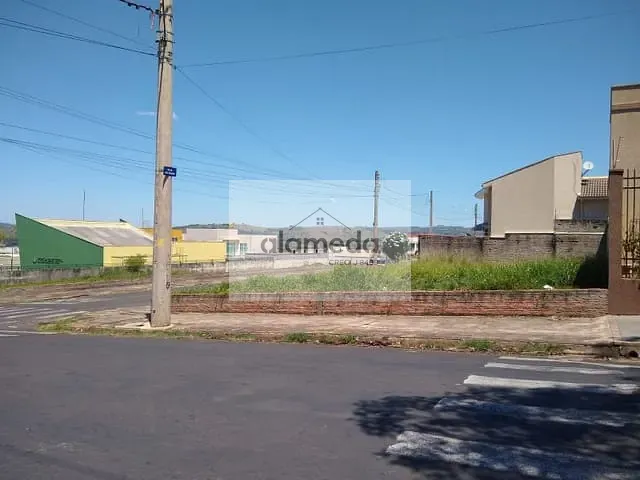 Terreno com 300m², à venda, no bairro Pompéia 2 em Jacarezinho